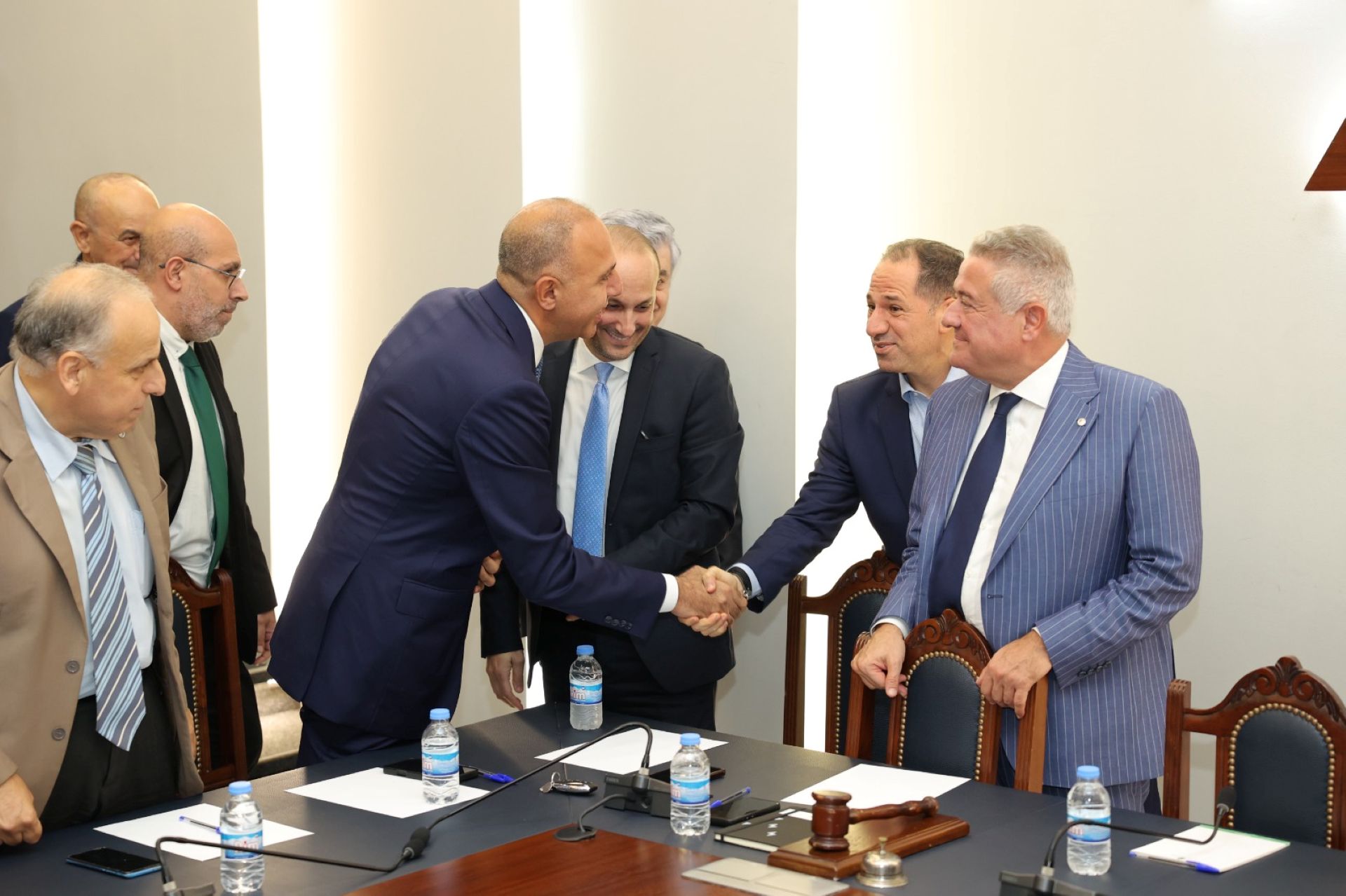بالصور ـ  لقاء لندوة المحامين في حزب الكتائب اللبنانية وأصدقائها مع المرشح لعضوية مجلس نقابة المحامين في بيروت المحامي ايلي قازان